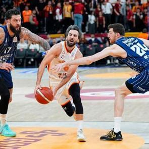 Pota derbisinde kazanan Anadolu Efes!