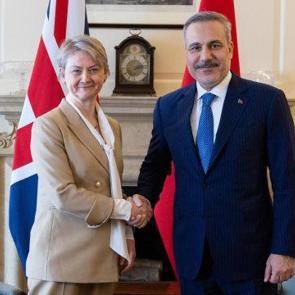 T&uuml;rkiye ve İngiltere anlaşma sağladı! Bakan Fidan imzayı attı