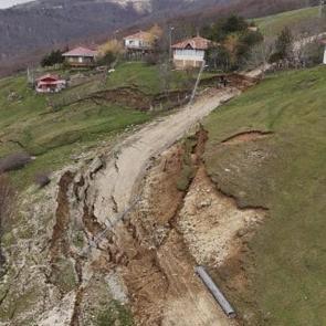 Samsun'da toprak kayması: Yaylaya ulaşım kapandı!