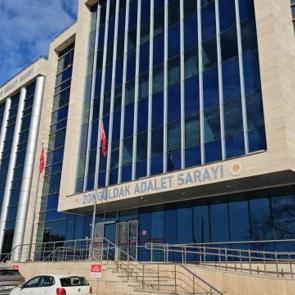 Komşusunun banyo duvarını delip gizli kamera yerleştirdi