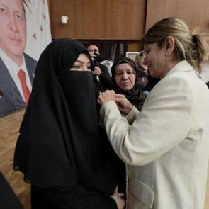 CHP ve YRP&rsquo;den ayrılan 100 kişi AK Parti&rsquo;ye katıldı