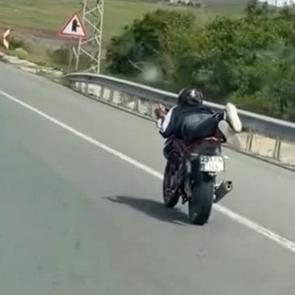 Elazığ'da motosiklet &uuml;zerinde &ouml;l&uuml;m&uuml;ne yolculuk
