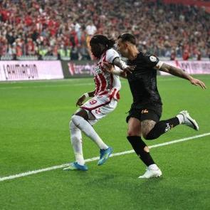 Galatasaray ligdeki 4. mağlubiyetini aldı