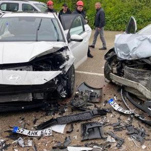 Ordu'da otomobiller &ccedil;arpıştı: 3 yaralı