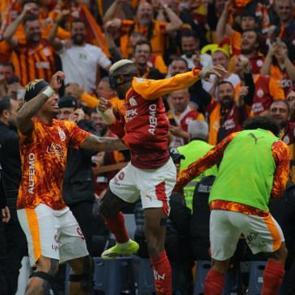 Par&ccedil;alı ruhun zaferi: Osimhen dinlense derbide tarihi fark olabilirdi