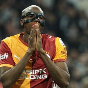 Victor Osimhen'e &ccedil;ok b&uuml;y&uuml;k şok! Hakkında şikayette bulunuldu: Zimmetine para ge&ccedil;irdi