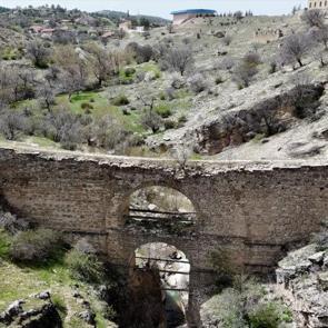 7 farklı d&ouml;nem aynı yerde! Isparta&rsquo;nın a&ccedil;ık hava m&uuml;zesi: Uluborlu