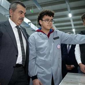 Bakan Tekin yeni modeli tanıttı! Mesleki eğitimde aranan eleman d&ouml;nemi başladı