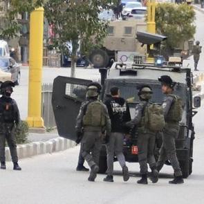 Batı Şeria&rsquo;da şafak baskınları: Aynı aileden 5 g&ouml;zaltı!