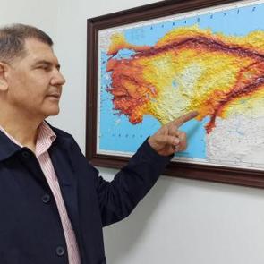 Deprem uzmanı &Ouml;ver a&ccedil;ıkladı: 7 ve &uuml;zeri b&uuml;y&uuml;kl&uuml;kte bir deprem beklentisi doğru değil