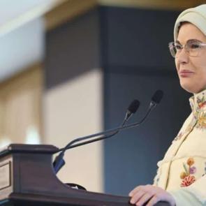 Emine Erdoğan'dan Anneler G&uuml;n&uuml; paylaşımı: Anneler d&uuml;nyanın en b&uuml;y&uuml;k ışığı!