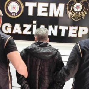 Kırmızı b&uuml;ltenle aranan 2 DEAŞ &uuml;yesi Gaziantep'te yakalandı