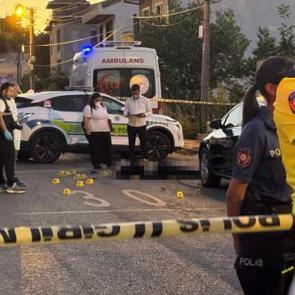 Kocaeli'de 2 kişiyi sokak ortasında &ouml;ld&uuml;ren katil tahliye edildi
