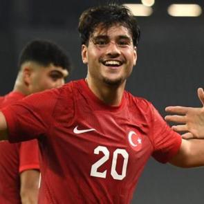 Galatasaray Avrupa'da 12 gol, 20 asist yapan milli yıldızı istiyor! 