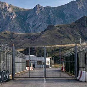 B&uuml;y&uuml;kel&ccedil;i tarihi gelişmeyi duyurdu: Ermenistan ile sınır a&ccedil;ılıyor
