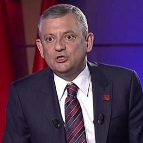 &Ouml;zg&uuml;r &Ouml;zel'den 'Burcu K&ouml;ksal' a&ccedil;ıklaması: 'Gerekirse kocanı boşa ama partine bunu yapma'