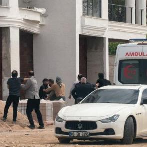 Şantiyede 5 yaralının olduğu sopalı kavga: Ambulanstaki yaralıya saldırmak istediler