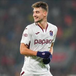 S&uuml;renin bitmesine saatler kaldı! Son d&uuml;d&uuml;k &ccedil;alar &ccedil;almaz transfer g&ouml;r&uuml;şmesi yapılacak