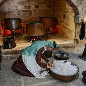 Topkapı Sarayı'nın harem b&ouml;l&uuml;m&uuml;ndeki "Kadınefendiler ve Cariyeler Taşlığı" ziyarete a&ccedil;ıldı
