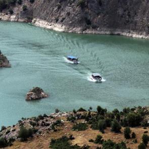 &Uuml;&ccedil; ilin kesiştiği doğa harikası: Arapapıştı Kanyonu ziyaret&ccedil;ilerini b&uuml;y&uuml;l&uuml;yor