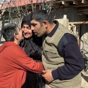 Y&uuml;ksekova'da bir annenin &ouml;mre bedel fedakarlığı duygulandırdı