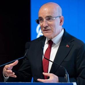 Bakan Şimşek, T&uuml;rkiye'deki fırsatları yatırımcılara anlattı!