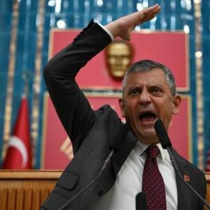 Dolarları taşıyan &ccedil;antacı '&Ouml;zel' biri &ccedil;ıktı: CHP'li kurmaydan 'Para nerede?' mesajı