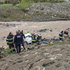 Erzincan'da korkun&ccedil; kaza: 2 &ouml;l&uuml;, 1 ağır yaralı!
