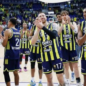 Fenerbah&ccedil;e liderlik i&ccedil;in parkeye &ccedil;ıkıyor!