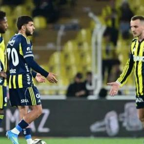Fenerbah&ccedil;e taraftarlarından futbolculara tepki!