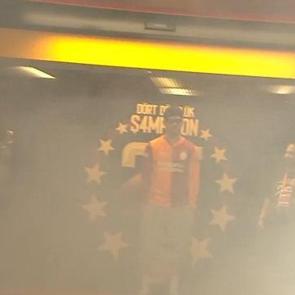 Galatasaray'ın Alman yıldızı sahneye Tarkan şarkısıyla &ccedil;ıktı