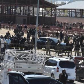 Hayvan pazarında silahlı kavga; 1 &ouml;l&uuml;, 13 yaralı