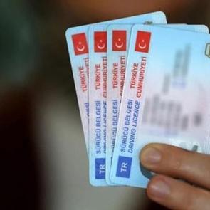 Ehliyeti olanlar i&ccedil;in yeni karar: 65 ve 85 yaş kuralı geliyor!