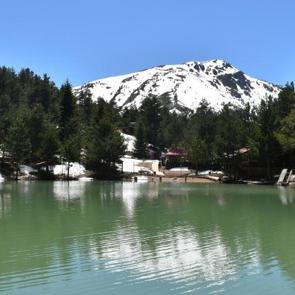 İki mevsim bir arada! Zigana&rsquo;nın eteğindeki saklı cennet yeni sezonu a&ccedil;tı