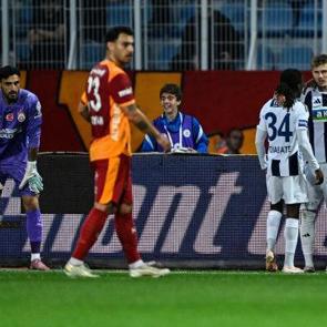 Kasımpaşa&rsquo;dan şampiyona son hafta darbesi