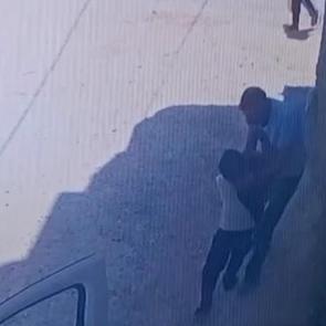 Oğluyla kavga eden 2 &ccedil;ocuğu darbeden babaya g&ouml;zaltı