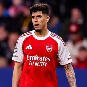 S&uuml;per Lig devi yeni stoperini Arsenal'de buldu!