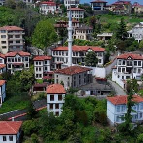 Trabzon&rsquo;da Osmanlı&rsquo;dan g&uuml;n&uuml;m&uuml;ze mahalle k&uuml;lt&uuml;r&uuml;: Tarihi Orta Mahalle gezginleri bekliyor