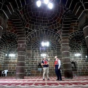 T&uuml;rkiye&rsquo;de 9 tane var! İsmini duyanın şaşırdığı cami kendine hayran bırakıyor