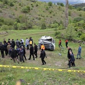 Yozgat'ta &ouml;ğrenci servisi şarampole u&ccedil;tu: 2'si &ouml;ğrenci 3 &ouml;l&uuml;, 7 yaralı!