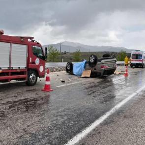 Antalya'da otomobil, takla attı; evli &ccedil;ift &ouml;ld&uuml;, 2 yaralı
