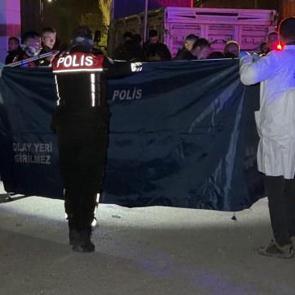 Cami &ouml;n&uuml;nde infaz! Başından vurulmuş halde &ouml;l&uuml; bulundu