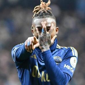 Fenerbah&ccedil;e'de Nene ameliyat oldu!