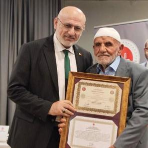 İbrahim dede 87 yaşında hafız oldu 
