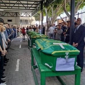 Mersin'de acı g&ouml;r&uuml;nt&uuml;! 5 tabut yan yana dizildi