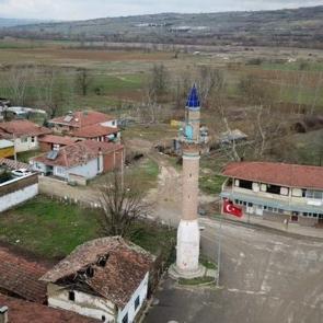 Minareyi g&ouml;ren camiyi arıyor: Bursa&rsquo;daki camisiz minarenin hikayesi duygulandırıyor