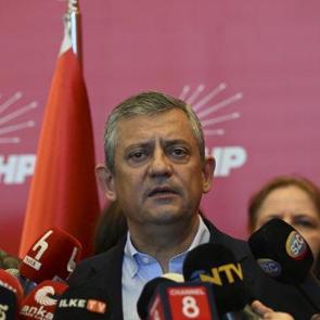 'Olmaz diyemiyorum' diyerek duyurdu! &Ouml;zg&uuml;r &Ouml;zel'den ihra&ccedil; a&ccedil;ıklaması