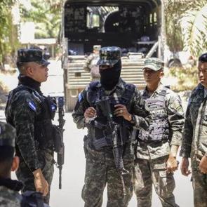 Honduras'ta katliam: 6'sı polis 24 kişi &ouml;ld&uuml;r&uuml;ld&uuml;
