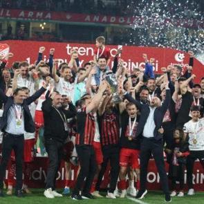 S&uuml;per Lig'e y&uuml;kselen son takım &Ccedil;orum FK oldu!