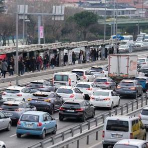 T&Uuml;İK a&ccedil;ıkladı: İşte ara&ccedil; yoğunluğunun en fazla olduğu il